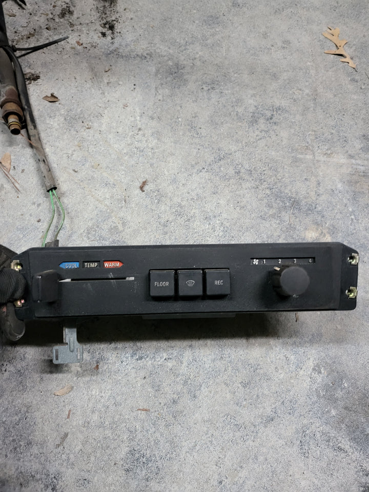 Volvo 240 HVAC Controld Used