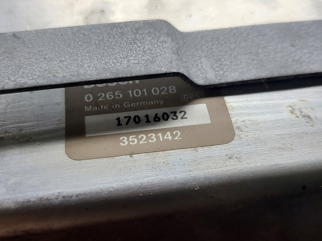Volvo 1989 780 Bertone Control Module With Bracket