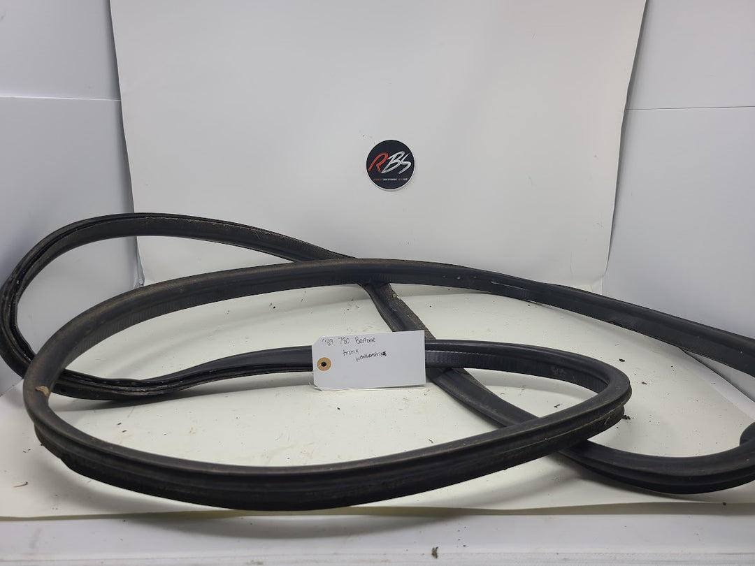 Volvo 780 Bertone Trunk Weatherstrip