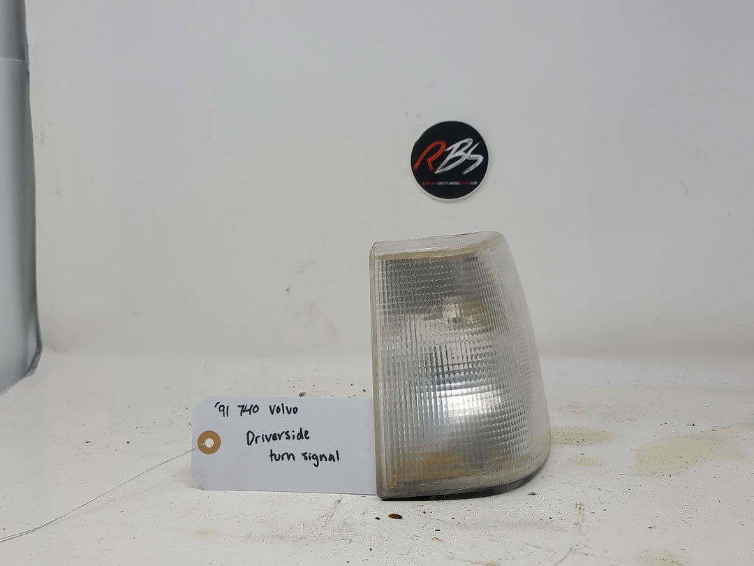 Volvo 1991 740 Driverside Turn Signal