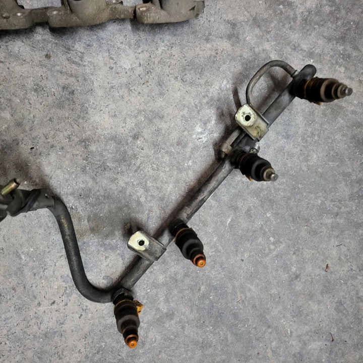 Volvo LH Intake + Fuel Rail Used