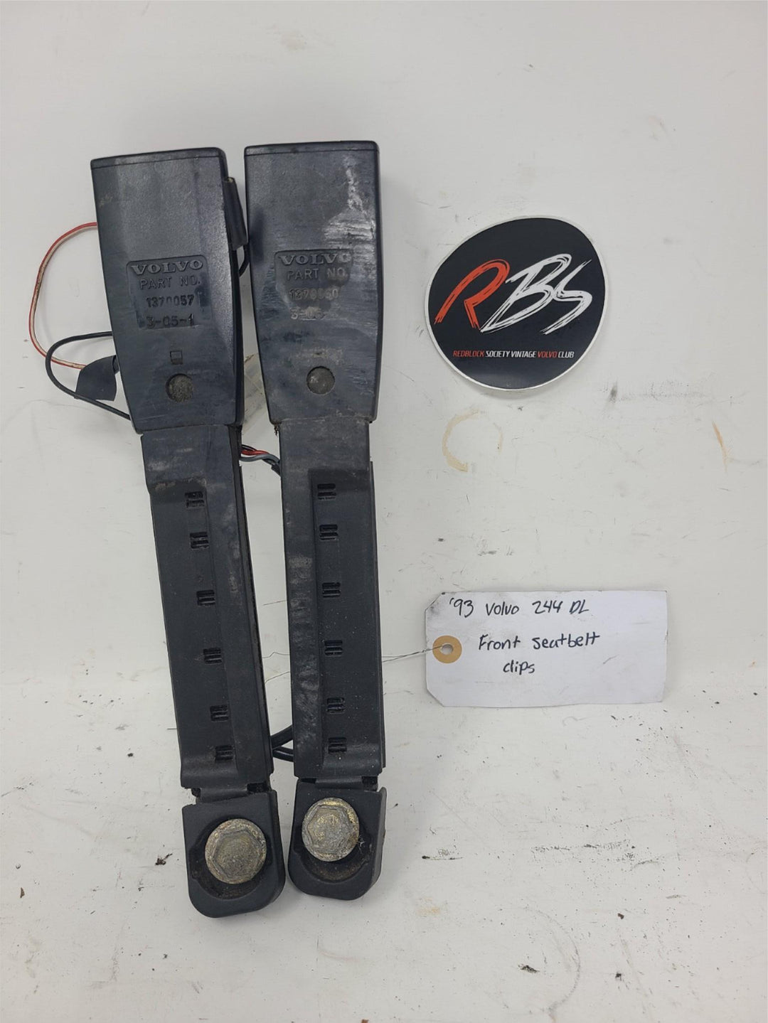 Volvo 240 244 DL Front Seat Belt Buckle Pair OEM 1377057 1379050 1975–1993