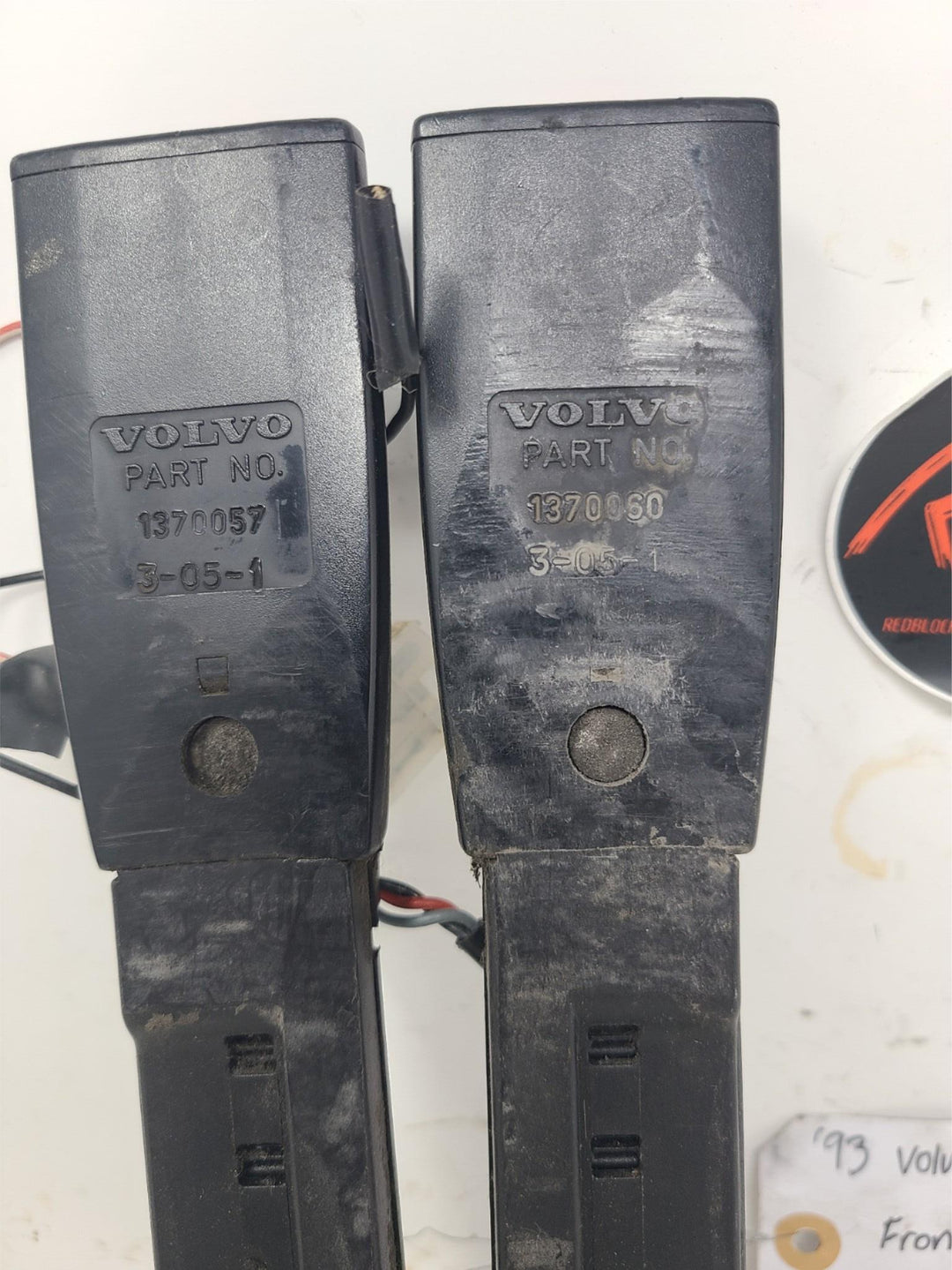 Volvo 240 244 DL Front Seat Belt Buckle Pair OEM 1377057 1379050 1975–1993