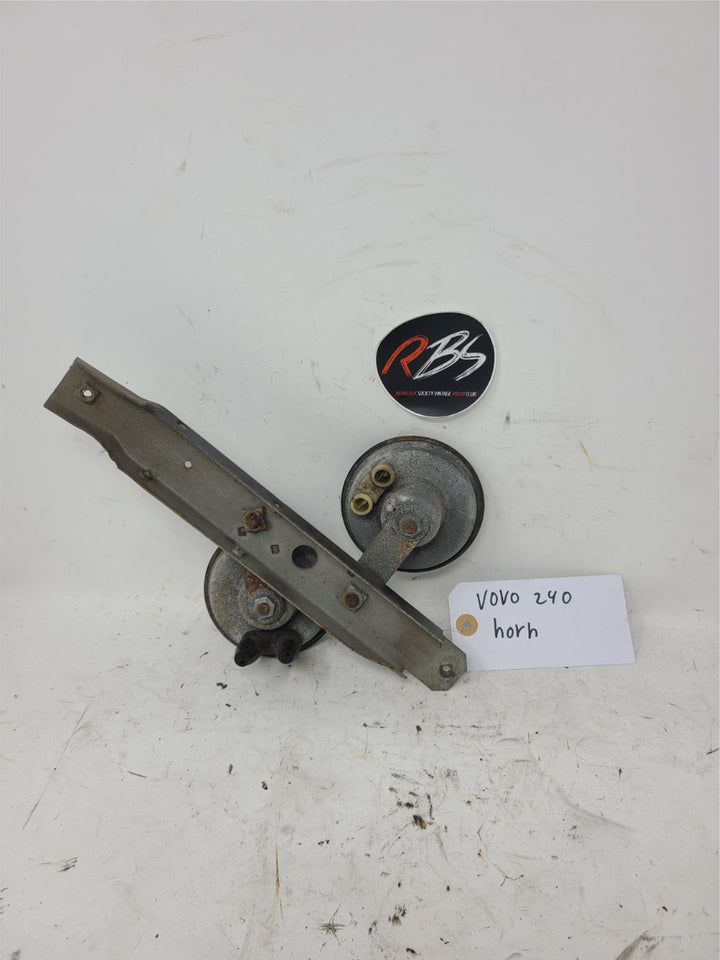 Volvo 240 Dual Horn Assembly OEM High & Low Tone Horns with Bracket Hella