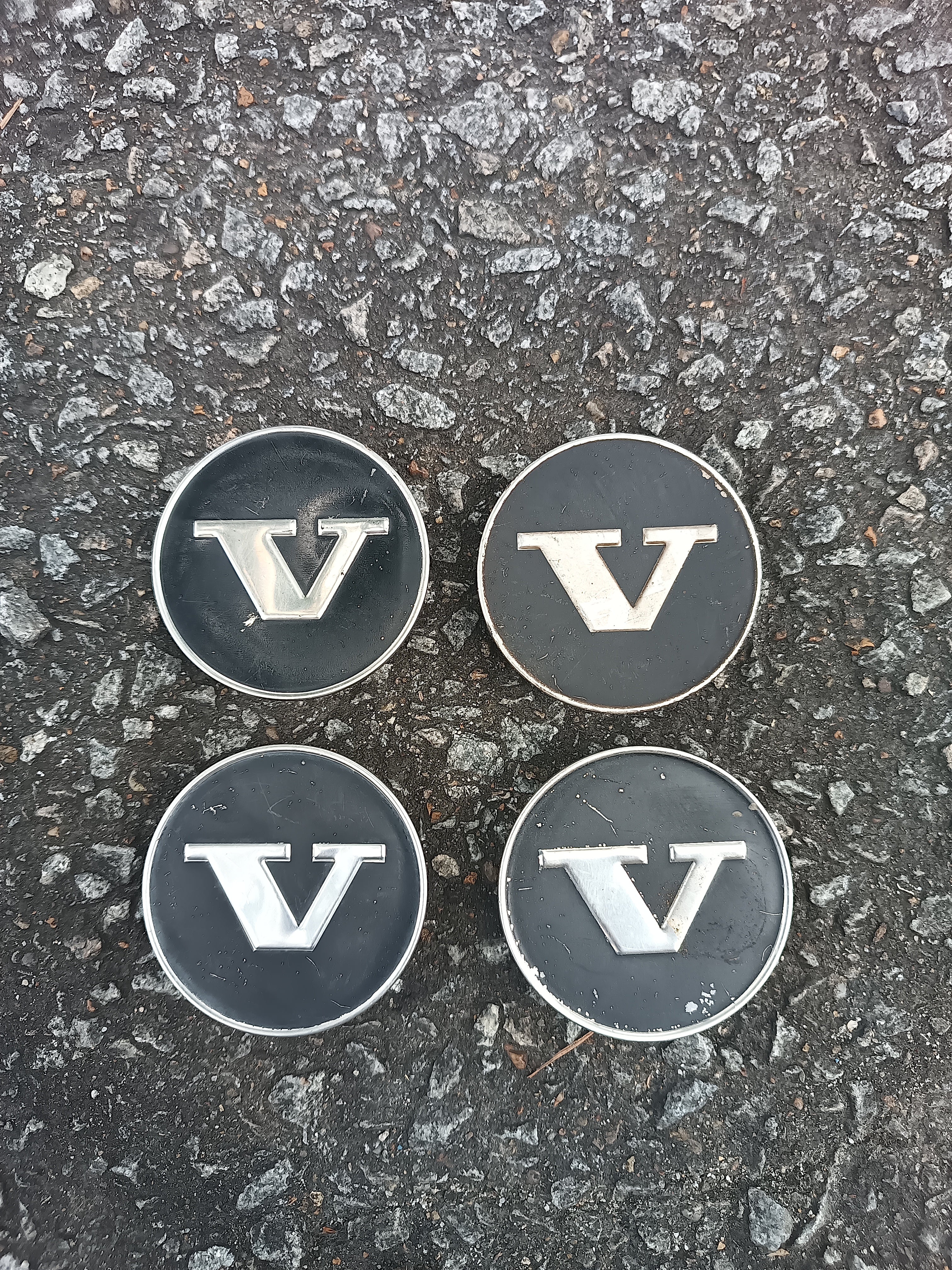 Volvo 240 V Caps Set Black Used