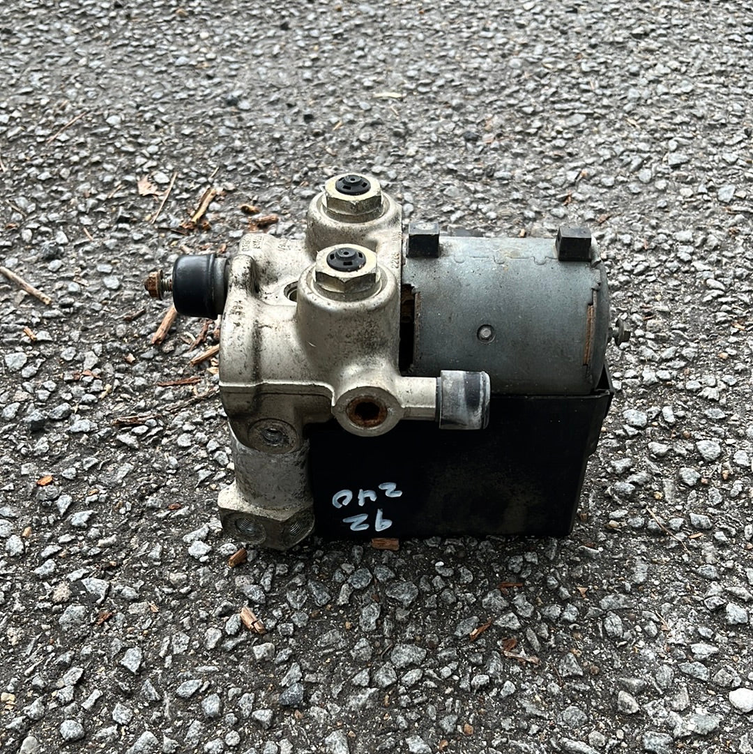 Volvo 240 ABS Pump 89-93 Used
