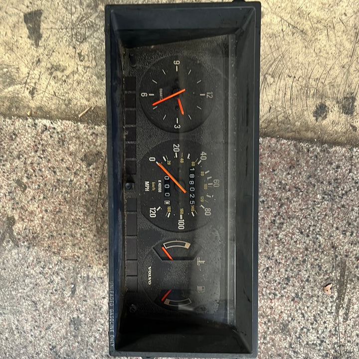 Volvo 240 Instrument Cluster K40168 Used