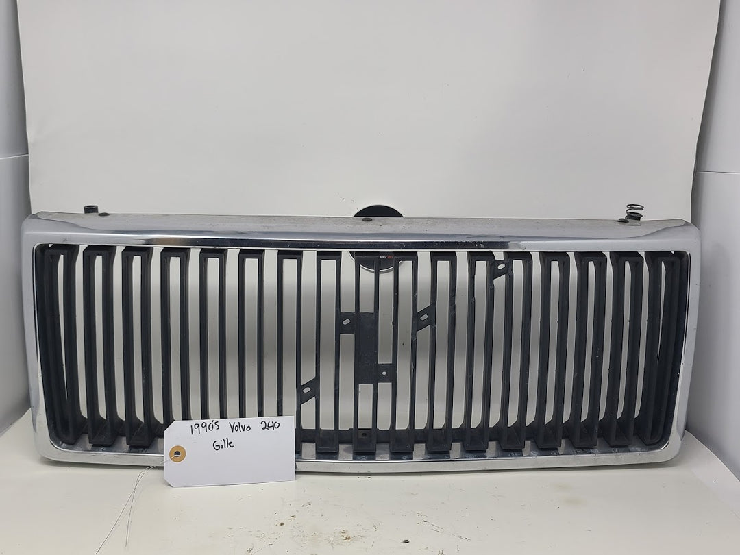Volvo 1990 240 Grille